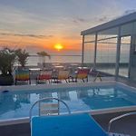 HS-DD Habitación Deluxe cerca al mar con piscina y wifi